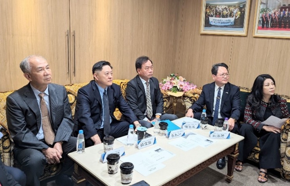 準經濟部長郭智輝 承諾協助企業解決問題